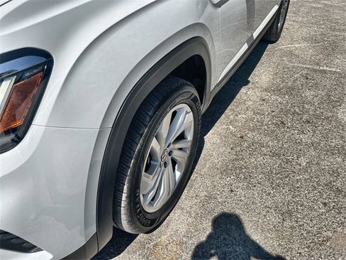 Used 2023 Volkswagen Atlas SE image 31
