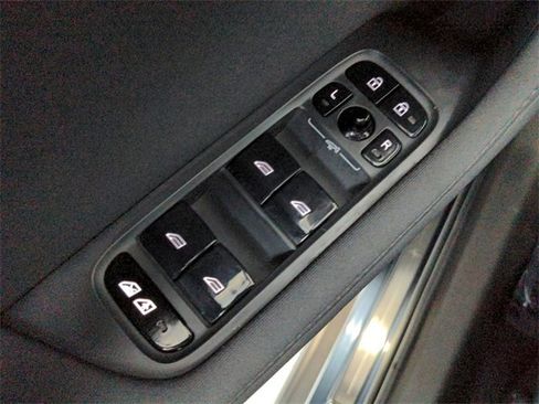 Used 2021 Polestar Polestar 2 image 35