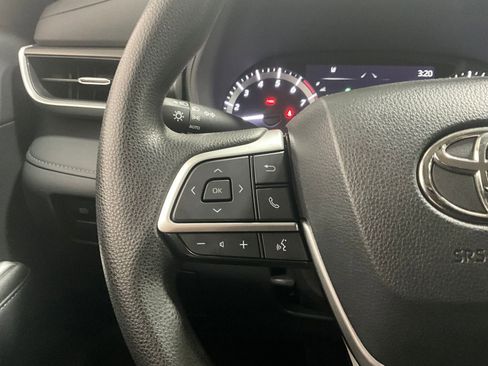 Used 2023 Toyota Highlander L AWD/4WD image 18