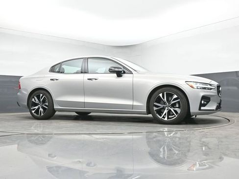 Used 2023 Volvo S60 B5 Core w/ Climate Package FWD image 10