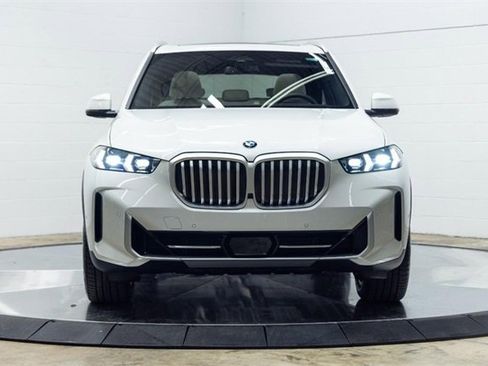 New 2026 BMW X5 xDrive50e image 7
