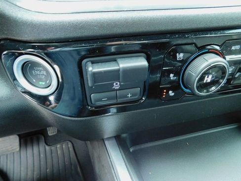 Used 2024 Chevrolet Silverado 2500 LTZ w/ LTZ Convenience Package image 18