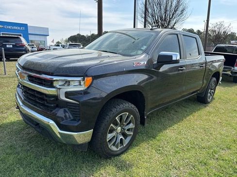 Used 2023 Chevrolet Silverado 1500 LT w/ Z71 Off-Road Package image 3