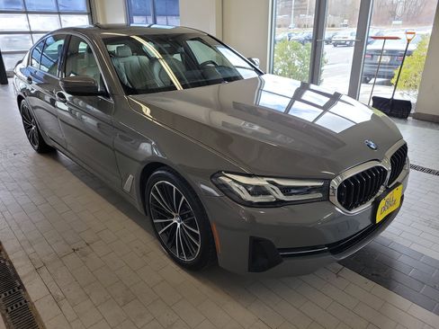 Used 2022 BMW 530i xDrive w/ Convenience Package image 3
