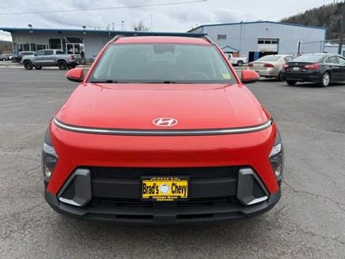 Used 2024 Hyundai Kona SEL image 2