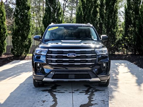 Used 2025 Ford Explorer Active w/ Active Comfort Package image 3