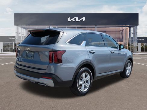 Certified 2025 Kia Sorento LX FWD image 4