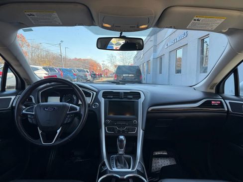 Used 2016 Ford Fusion SE w/ Equipment Group 202A image 26