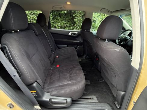Used 2013 Nissan Pathfinder SV AWD/4WD image 18