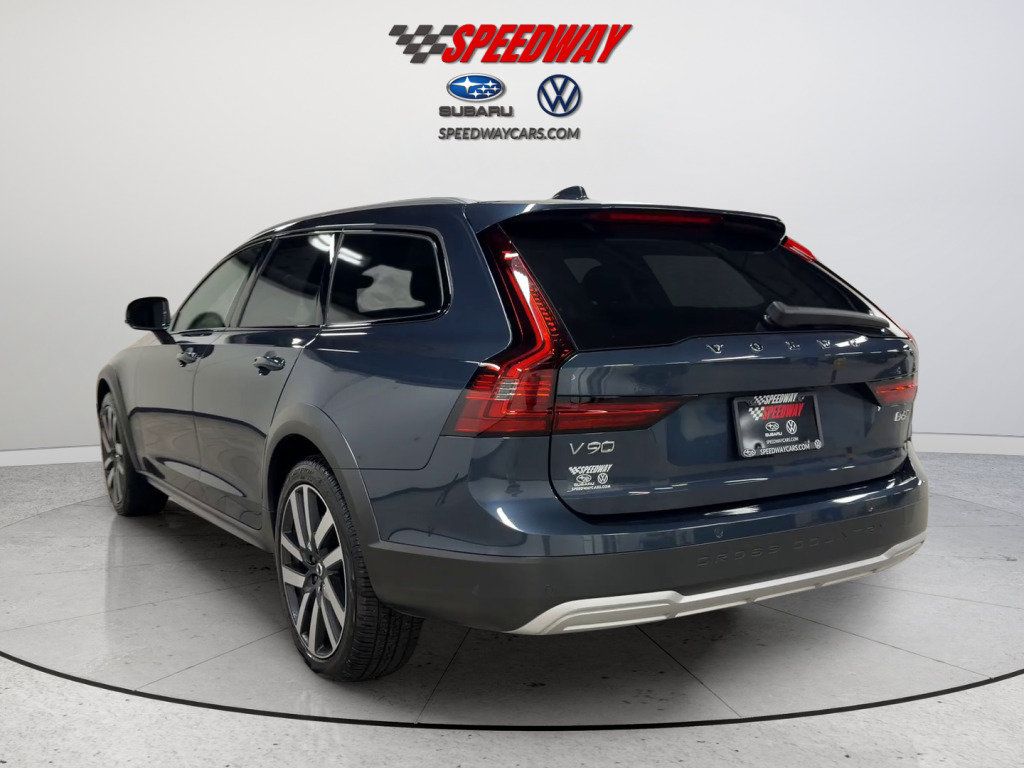 Used 2025 Volvo V90 B6 Cross Country Plus w/ Climate Package AWD/4WD image 8