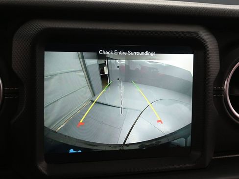 Used 2022 Jeep Wrangler Unlimited Sahara w/ Cold Weather Group image 19