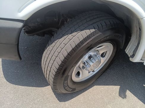 Used 2016 Chevrolet Express 3500 RWD image 21