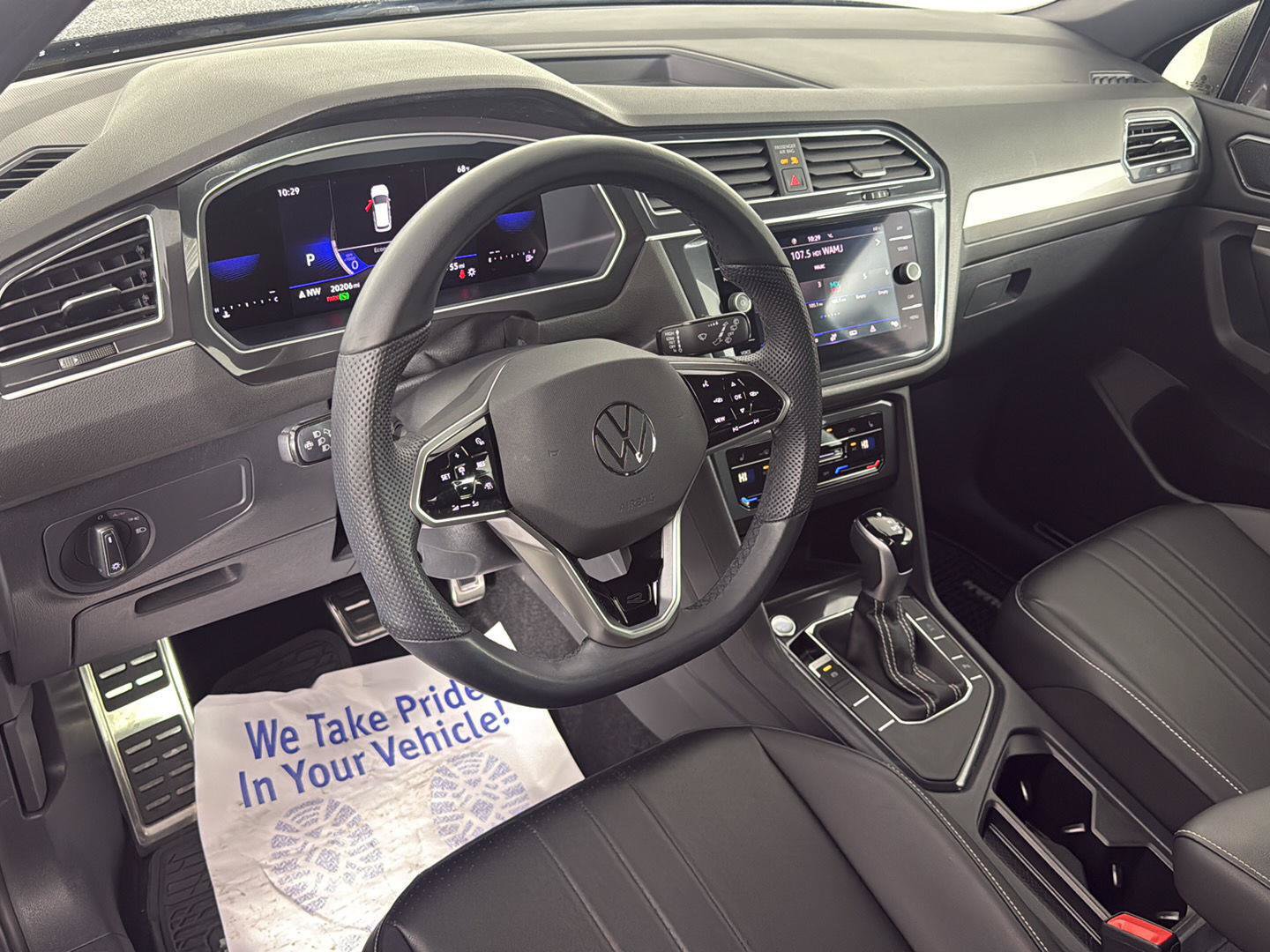 Certified 2024 Volkswagen Tiguan SE R-Line FWD image 15