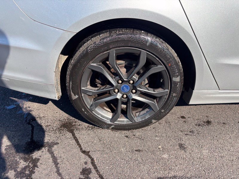 Used 2018 Ford Fusion SE w/ Equipment Group 201A FWD image 13
