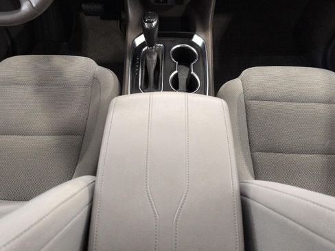 Used 2019 Chevrolet Traverse LT FWD image 17