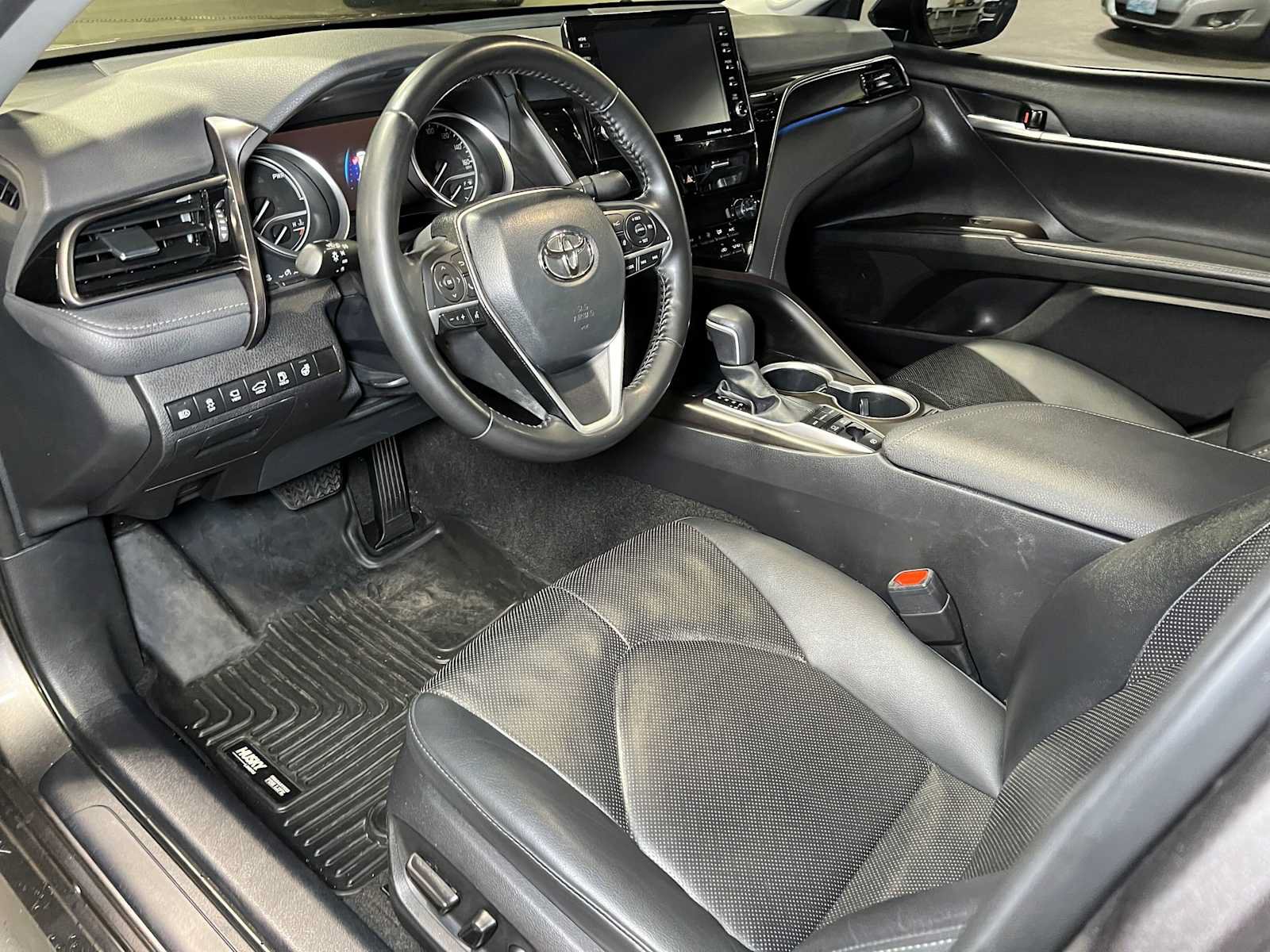 Used 2023 Toyota Camry XLE w/ Navigation Package FWD image 25