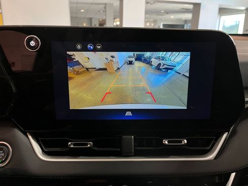 Used 2025 Chevrolet Equinox LT image 24