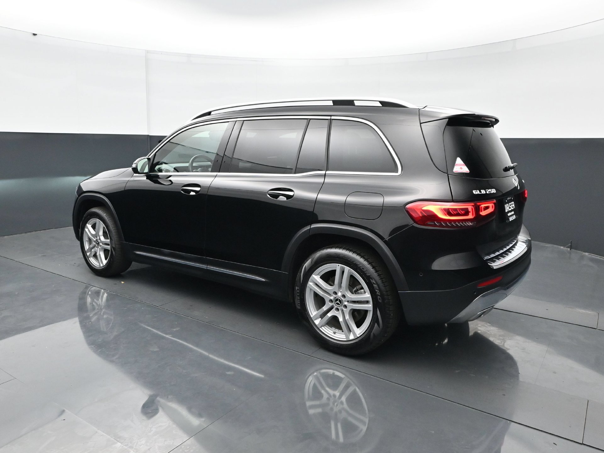 Used 2023 Mercedes-Benz GLB 250 4MATIC image 4