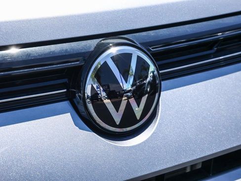 New 2025 Volkswagen Taos SE image 22