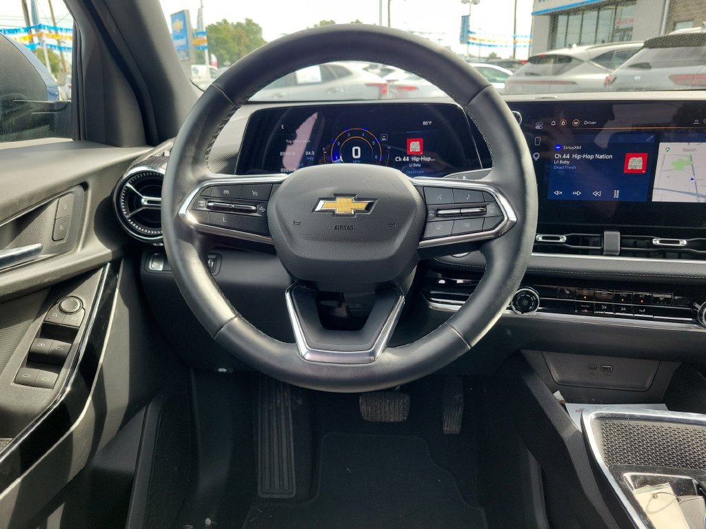 Used 2025 Chevrolet Equinox LT w/ Safety and Technology Package FWD image 14