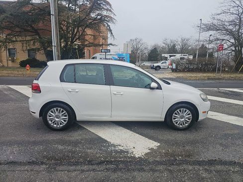 Used 2010 Volkswagen Golf 4-Door image 4
