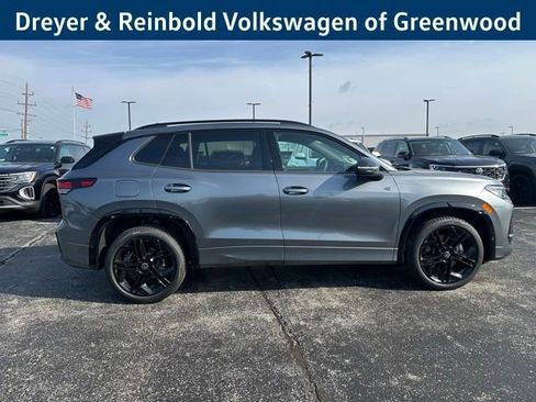 New 2026 Volkswagen Tiguan SE R-Line image 8