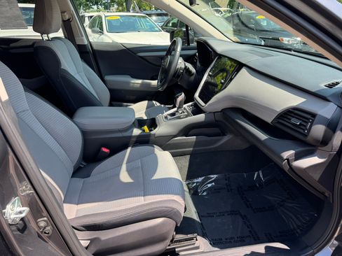 Used 2024 Subaru Outback Premium AWD/4WD image 11