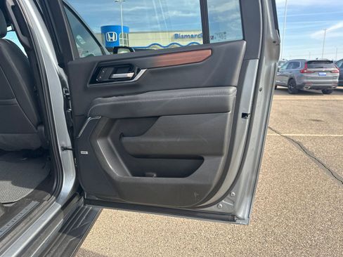 Used 2025 GMC Yukon XL Denali AWD/4WD image 35