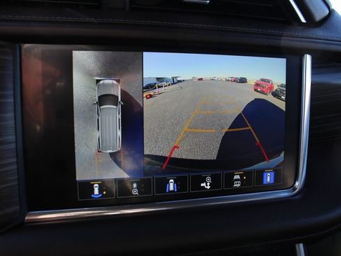 Used 2022 GMC Yukon XL Denali w/ Denali Premium Package image 33