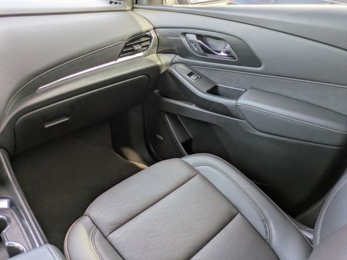 Used 2023 Chevrolet Traverse High Country image 13