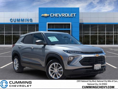 Used 2025 Chevrolet TrailBlazer LS w/ LS Convenience Package FWD image 1