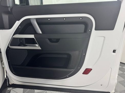 Used 2023 Land Rover Defender 90 X-Dynamic SE image 25