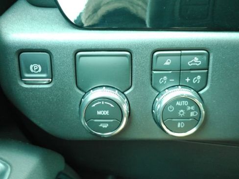 Used 2026 GMC Sierra 1500 SLT RWD image 37