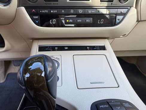 Used 2014 Lexus ES 350 w/ Luxury Package FWD image 27
