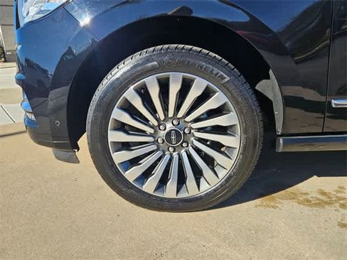 Used 2019 Lincoln Navigator L Reserve image 12