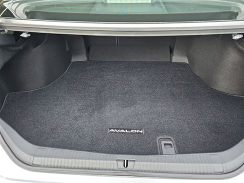 Used 2021 Toyota Avalon XLE w/ Carpet Mat Package (TMS) image 23