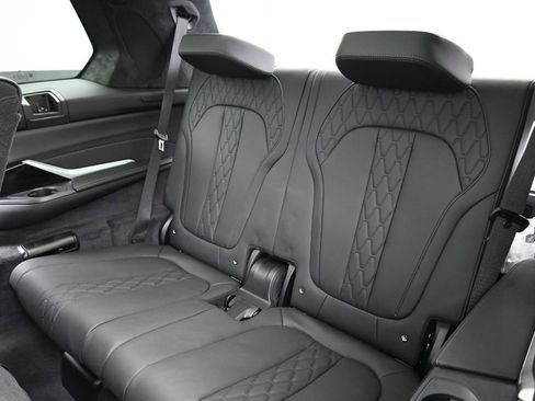 Used 2025 BMW X7 M60i AWD/4WD image 18