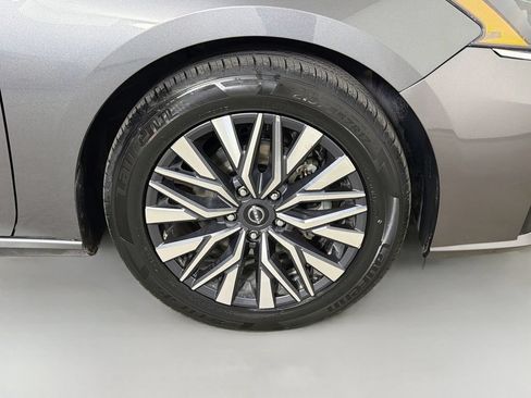 Used 2025 Nissan Altima 2.5 SV FWD image 26