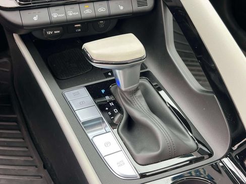 Certified 2025 Hyundai Elantra Limited FWD image 31