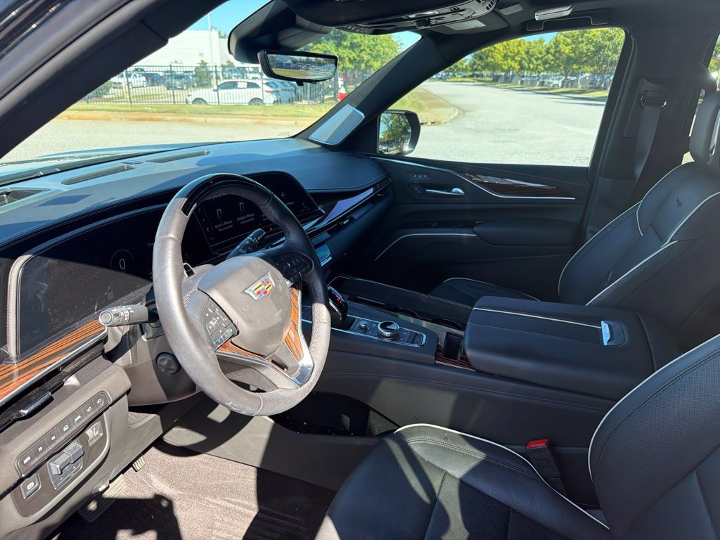 Used 2024 Cadillac Escalade Premium Luxury w/ Performance Package AWD/4WD image 9