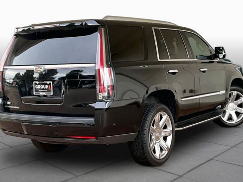 Used 2017 Cadillac Escalade Luxury AWD/4WD image 11
