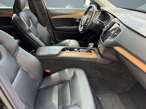 Used 2022 Volvo XC90 T5 Momentum w/ Climate Package FWD image 30