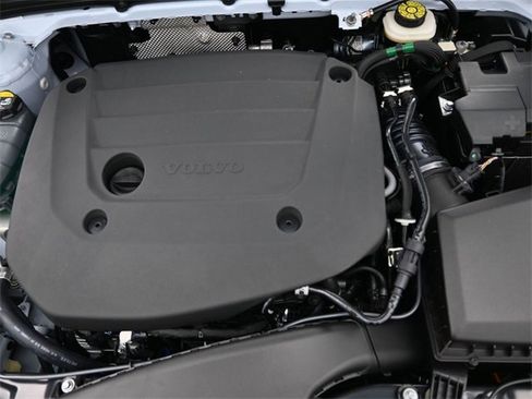 New 2026 Volvo XC40 B5 Plus w/ Protection Package Premier image 34