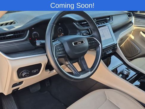 Used 2022 Jeep Grand Cherokee L Limited AWD/4WD image 2