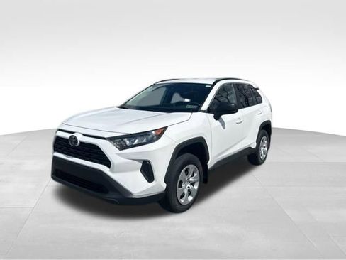 Used 2021 Toyota RAV4 LE image 1