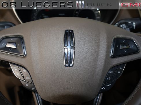 Used 2017 Lincoln MKX Reserve FWD image 26