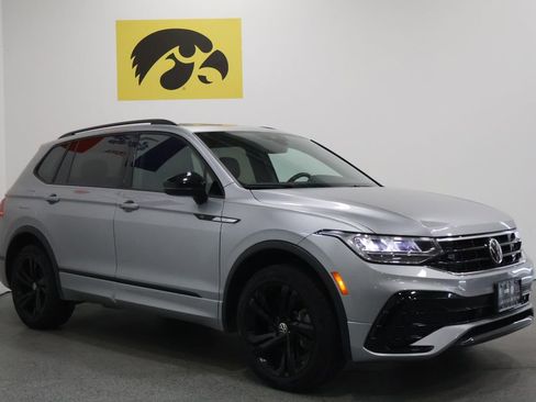Used 2024 Volkswagen Tiguan SE R-Line AWD/4WD image 6