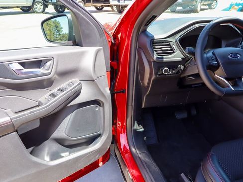 Used 2025 Ford Escape ST-Line w/ Tech Pack #1 AWD/4WD image 13