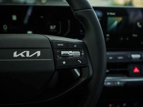 New 2025 Kia K4 EX image 19