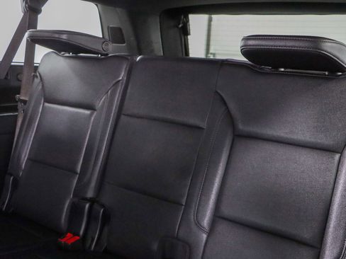 Used 2023 Chevrolet Suburban LT image 28